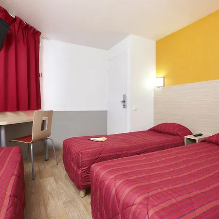 Hotel Premiere Classe Cherbourg - *