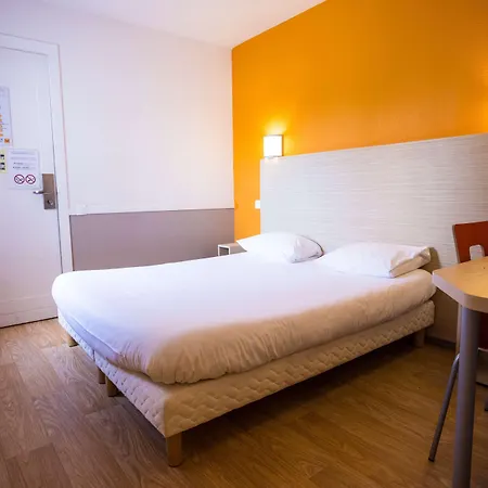 Hotel Premiere Classe Cherbourg - *