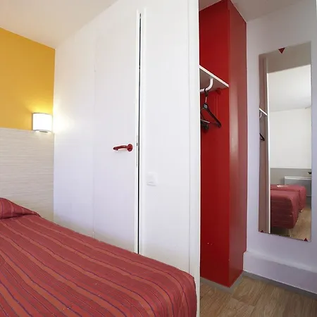 Premiere Classe Cherbourg - * טורלביל