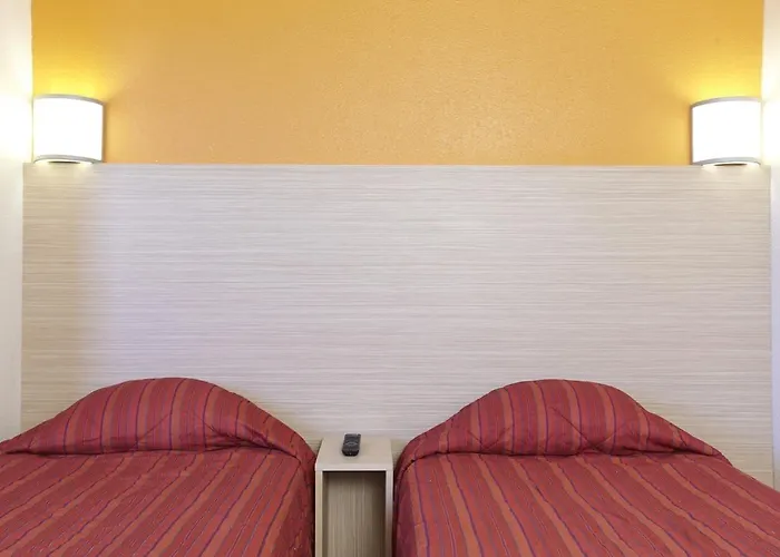 Premiere Classe Cherbourg - تولافييل