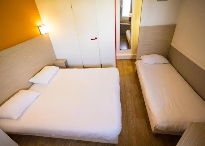 Premiere Classe Cherbourg - تولافييل