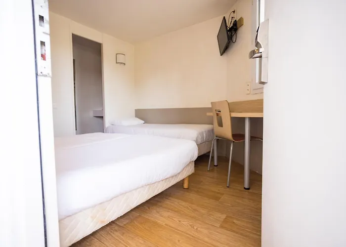 فندق Premiere Classe Cherbourg - تولافييل