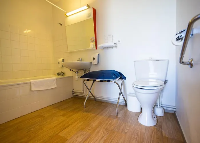 Premiere Classe Cherbourg - فندق تولافييل