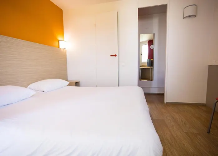 Premiere Classe Cherbourg - فندق تولافييل