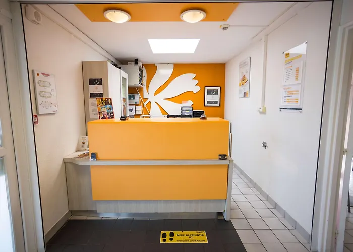 Premiere Classe Cherbourg - * تولافييل