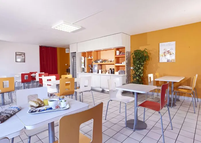 Premiere Classe Cherbourg - تولافييل