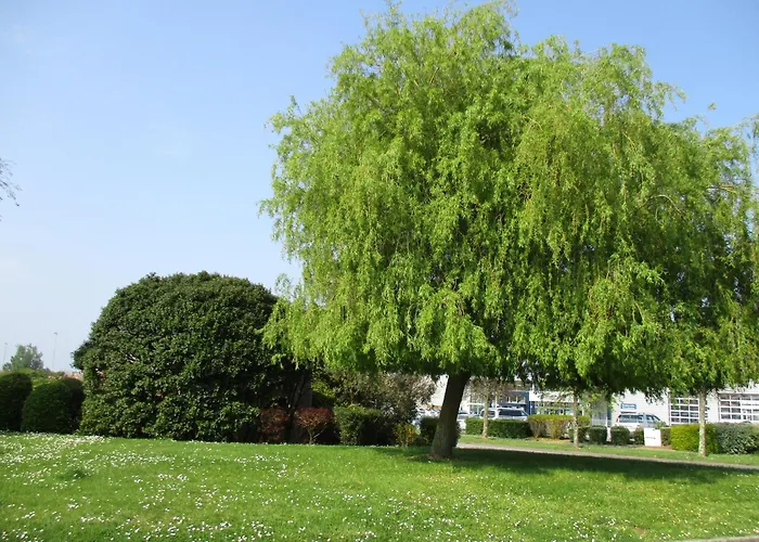 Premiere Classe Cherbourg - تولافييل