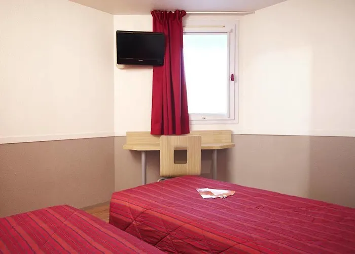 Premiere Classe Cherbourg - فندق تولافييل