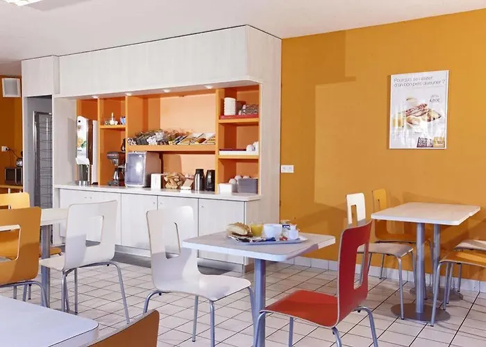 Premiere Classe Cherbourg - تولافييل