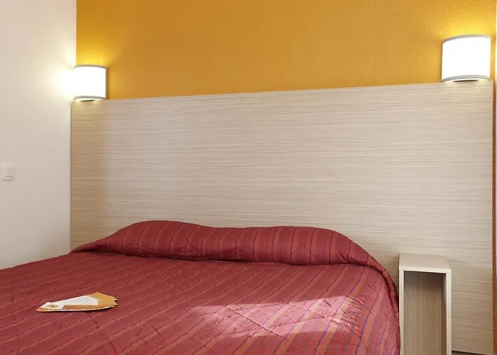 Premiere Classe Cherbourg - فندق تولافييل