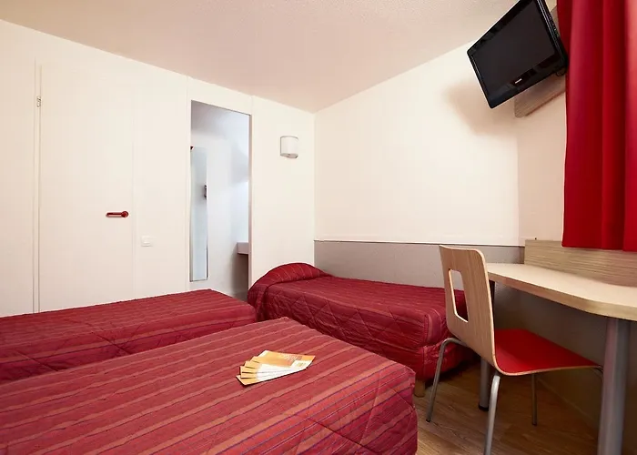 فندق Premiere Classe Cherbourg - تولافييل