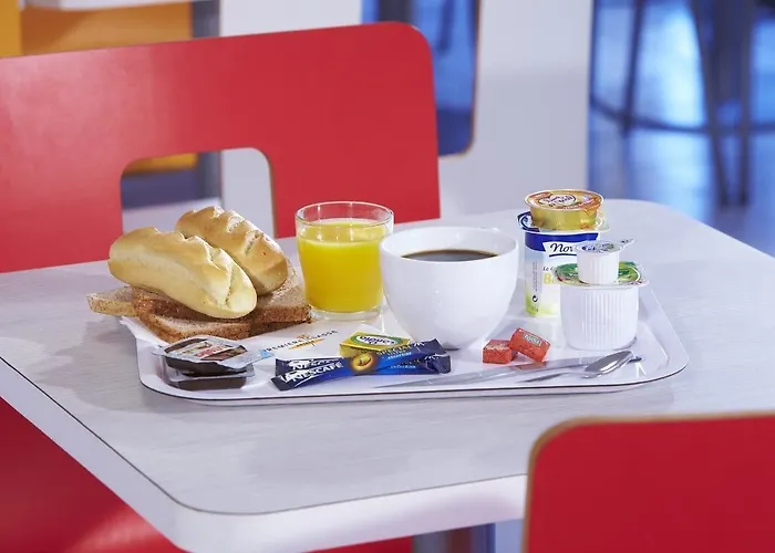 Premiere Classe Cherbourg - فندق تولافييل