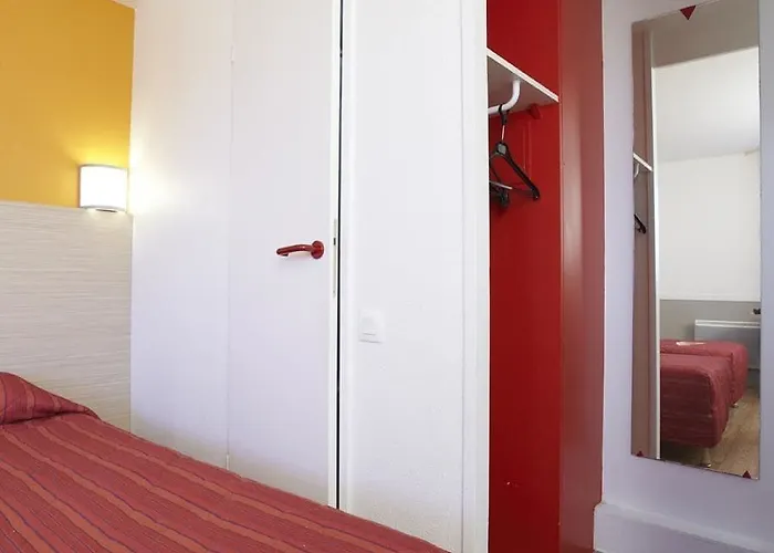 Premiere Classe Cherbourg - * تولافييل